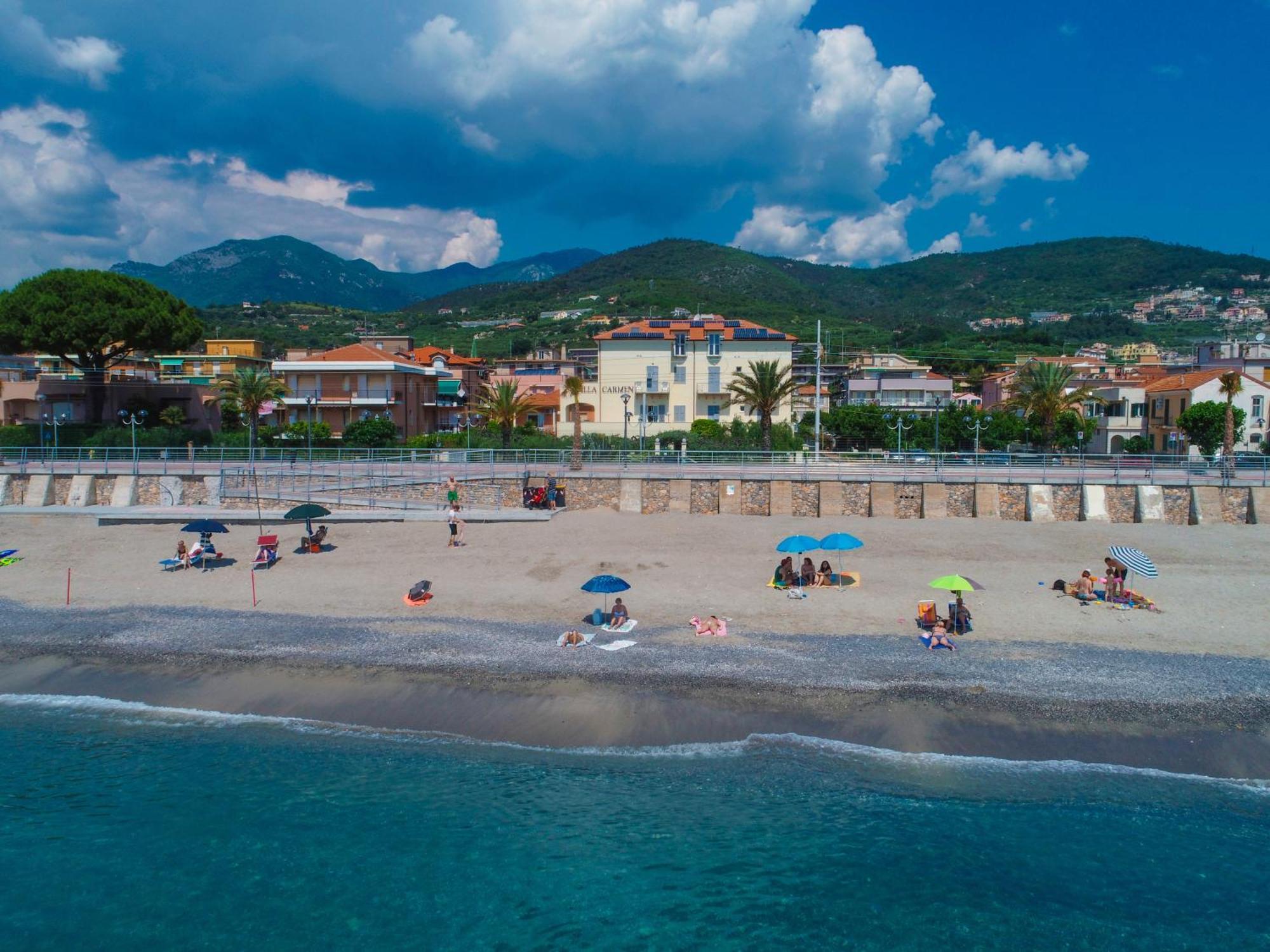Residence Villa Carmen Fronte Mare A 50 Mt Pietra Ligure Exteriér fotografie