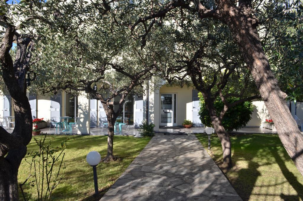 Residence Villa Carmen Fronte Mare A 50 Mt Pietra Ligure Exteriér fotografie