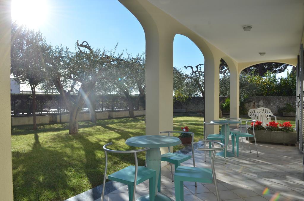Residence Villa Carmen Fronte Mare A 50 Mt Pietra Ligure Exteriér fotografie